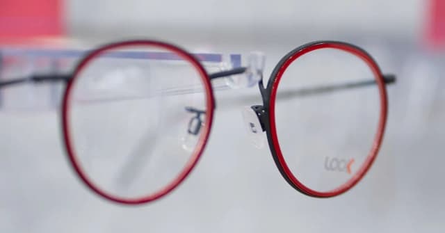 Jaki klej do sklejenia oprawek okularowych, aby uniknąć problemów? Jaki klej do sklejenia oprawek okularowych, aby uniknąć problemów?